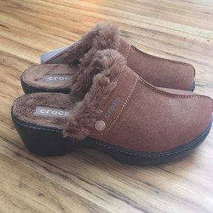 🆕 Tan Suede Clog Crocs with Fuzzy Inside